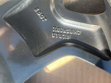 Laden Sie das Bild in den Galerie-Viewer, 1x Alufelge 18 Zoll 7.0&quot; 4x108 37,5ET Glanz Schwarz HN1C-BA Ford Fiesta Ecosport