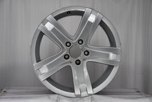 Load image into Gallery viewer, 1x Alufelge 17 Zoll 7.5&quot; 5x112 47ET Glanz Silber A2044015502 Mercedes-Benz W204