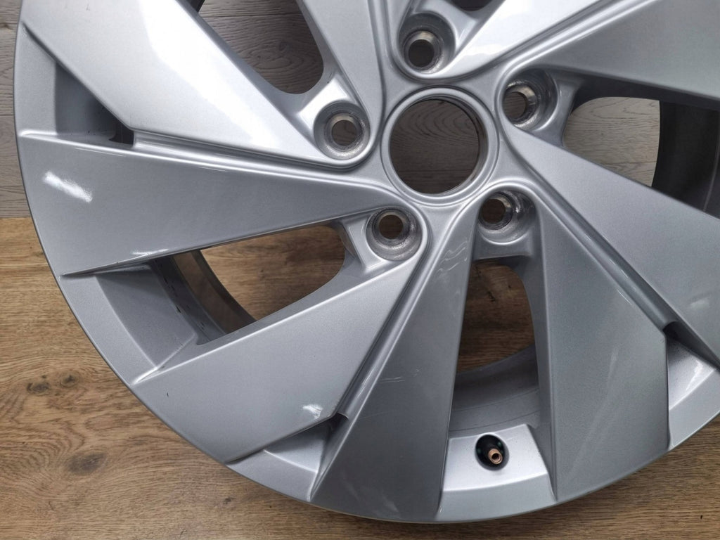 1x Alufelge 17 Zoll 6.5" 5x112 46ET Glanz Silber 5H0601025B VW Golf Viii FEL7448451134me