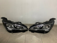 Laden Sie das Bild in den Galerie-Viewer, Frontscheinwerfer Peugeot 5008 II 9810478180 9810478080 LED Rechts oder Links