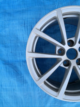 Load image into Gallery viewer, 1x Alufelge 17 Zoll 7.5" 5x112 36ET Glanz Silber 4K0601025 Audi A6 C8 B9 FEL5563141843kr
