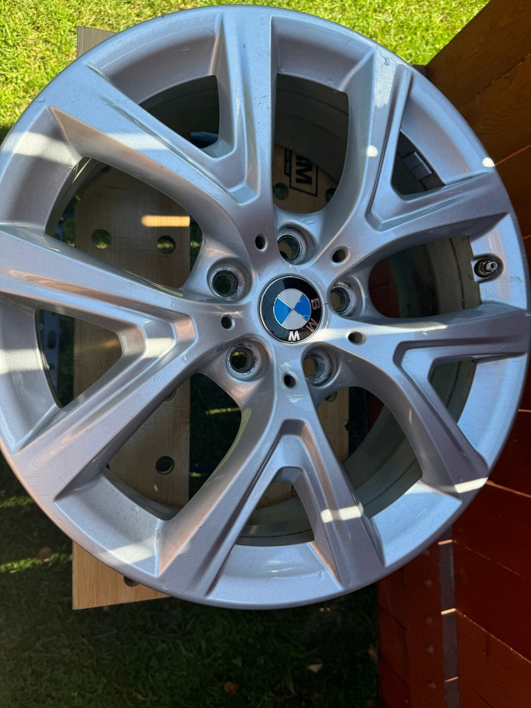 1x Alufelge 17 Zoll 6.5" 5x112 39ET Glanz Silber 6856076 BMW F39 X1 F48