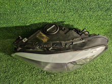 Laden Sie das Bild in den Galerie-Viewer, Frontscheinwerfer BMW 5 F11 F10 7203251 Links Scheinwerfer Headlight SCH1119606824ea