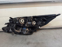 Laden Sie das Bild in den Galerie-Viewer, Frontscheinwerfer Toyota Aygo X 0072711 Rechts Scheinwerfer Headlight