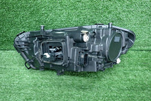 Laden Sie das Bild in den Galerie-Viewer, Frontscheinwerfer Mercedes-Benz W177 A1779062800 85122000 Links Headlight SCH3704985554vp