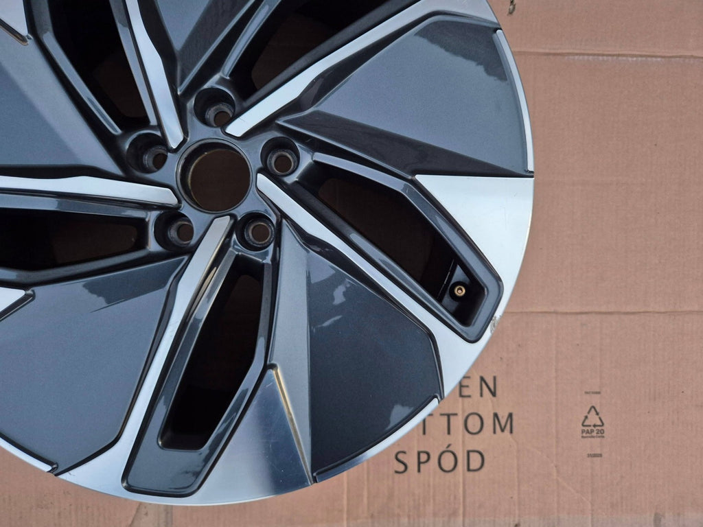 1x Alufelge 19 Zoll 8.0" 5x112 45ET 11A601025M- VW Id.4 Rim Wheel FEL4332196666li