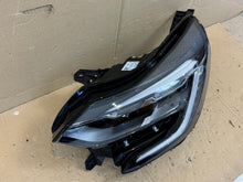 Laden Sie das Bild in den Galerie-Viewer, Frontscheinwerfer Renault Captur II 260601693R Links Scheinwerfer Headlight