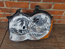 Laden Sie das Bild in den Galerie-Viewer, Frontscheinwerfer Jeep Grand Cherokee Wk 55079003AE Xenon Links Headlight SCH7561823098do