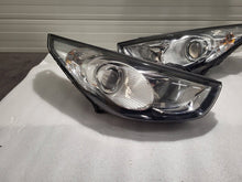 Laden Sie das Bild in den Galerie-Viewer, Frontscheinwerfer Hyundai Ix35 92102-2Y000 Ein Satz Scheinwerfer Headlight SCH8253424411ax