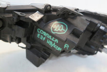Laden Sie das Bild in den Galerie-Viewer, Frontscheinwerfer Toyota Corolla Hatchback 81110-02S60 LED Rechts oder Links