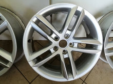 Load image into Gallery viewer, 1x Alufelge 18 Zoll 7.0&quot; 5x112 43ET Silber 8Q0601025AA Audi Q3 Rim Wheel