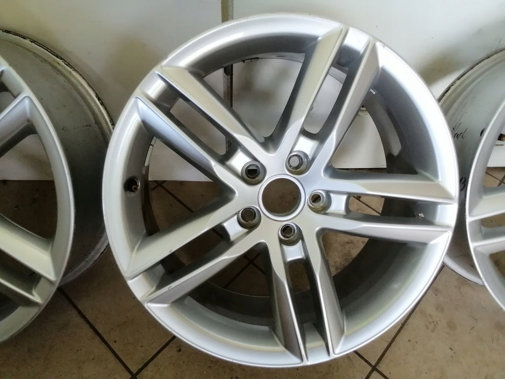 1x Alufelge 18 Zoll 7.0" 5x112 43ET Silber 8Q0601025AA Audi Q3 Rim Wheel FEL9705645454oe