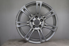 Laden Sie das Bild in den Galerie-Viewer, 1x Alufelge 18 Zoll 8.0&quot; 5x120 30ET Glanz Silber 6790173 BMW 1 Rim Wheel