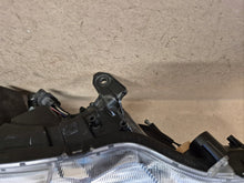 Laden Sie das Bild in den Galerie-Viewer, Frontscheinwerfer Mitsubishi Lancer Outlander II Xenon Rechts Headlight