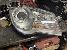 Laden Sie das Bild in den Galerie-Viewer, Frontscheinwerfer VW Touran 1307022688 Rechts Scheinwerfer Headlight SCH2833325141mj