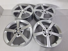 Laden Sie das Bild in den Galerie-Viewer, 4x Alufelge 17 Zoll 6.5" 5x112 44ET Glanz Silber A1774011200 Mercedes-Benz Cla FEL1381032727wo