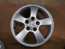 Load image into Gallery viewer, 1x Alufelge 16 Zoll 6.5" 5x114.3 46ET Glanz Silber 52910-2E300 Hyundai Tucson FEL3395043265iz