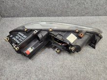 Laden Sie das Bild in den Galerie-Viewer, Frontscheinwerfer Mazda 6 I Xenon FALSE Scheinwerfer Headlight SCH1379358402dj