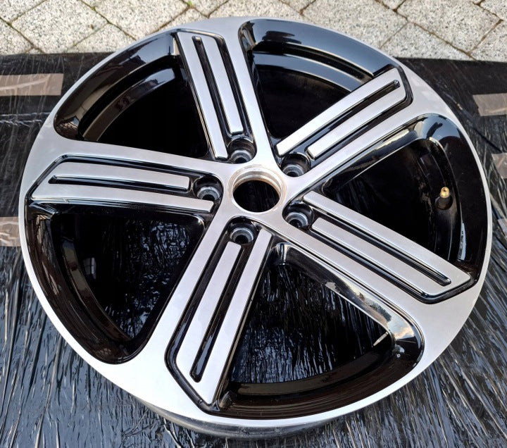 1x Alufelge 18 Zoll 7.5" 5x112 49ET Glanz Schwarz 5G0601025AG VW I Rim Wheel FEL7331657899uo