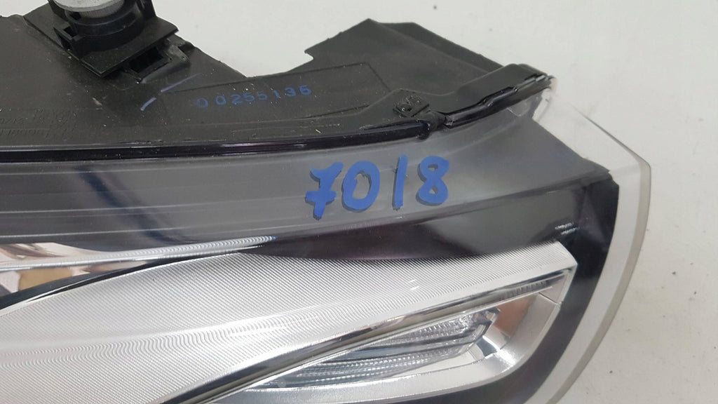 Frontscheinwerfer Audi A1 LED Rechts Scheinwerfer Headlight