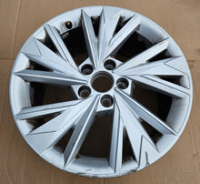 Load image into Gallery viewer, 1x Alufelge 17 Zoll 8.0" 5x112 46ET Glanz Silber 8Y0601025D Audi A3 Rim Wheel FEL2561361556ew