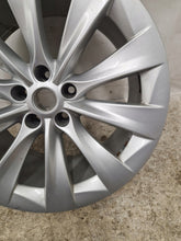 Laden Sie das Bild in den Galerie-Viewer, 1x Alufelge 20 Zoll 10.0" 5x120 35ET 1027225-00-A Tesla Model X Rim Wheel FEL3012476872mm
