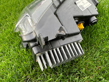 Load image into Gallery viewer, Frontscheinwerfer Dacia Spring 266052417R 266008993R LED Rechts oder Links