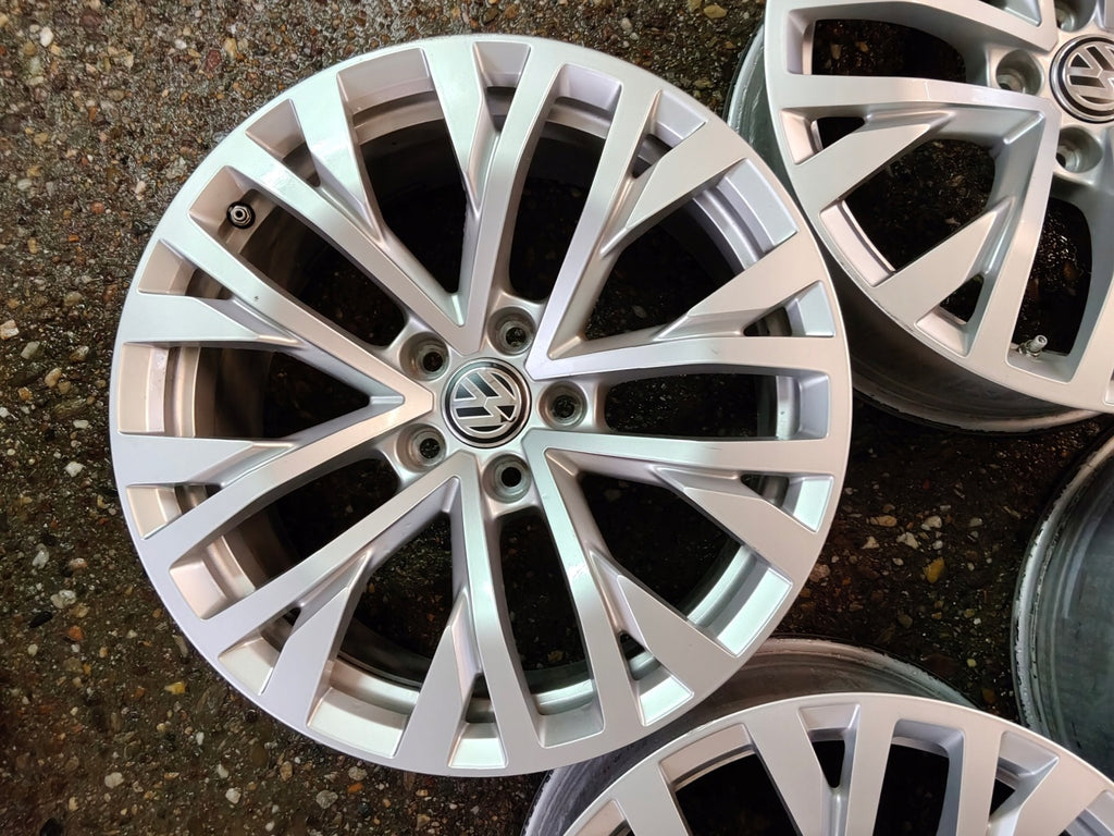 4x Alufelge 18 Zoll 8.0" 5x112 25ET Glanz Silber 760601025H VW Touareg Rim Wheel FEL6057992857zg