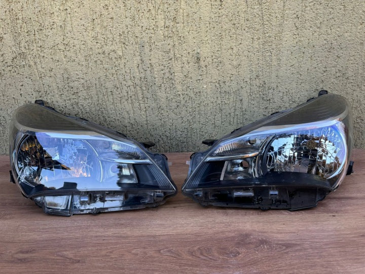 Frontscheinwerfer Toyota Yaris Ein Satz Scheinwerfer Headlight SCH9924022483lk