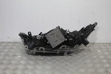 Laden Sie das Bild in den Galerie-Viewer, Frontscheinwerfer Toyota V Ein Stück (Rechts oder Links) Scheinwerfer Headlight