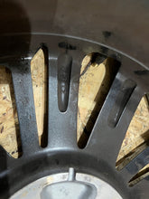 Laden Sie das Bild in den Galerie-Viewer, 1x Alufelge 17 Zoll 7.0&quot; 4x100 54ET Glanz Grau 52910-Q0500 Hyundai I Mg