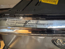 Laden Sie das Bild in den Galerie-Viewer, Frontscheinwerfer VW Multivan Xenon Ein Satz Scheinwerfer Headlight SCH6481143262zv