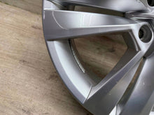 Laden Sie das Bild in den Galerie-Viewer, 1x Alufelge 18 Zoll 57A601025M Skoda Karoq Rim Wheel FEL4508390953bz