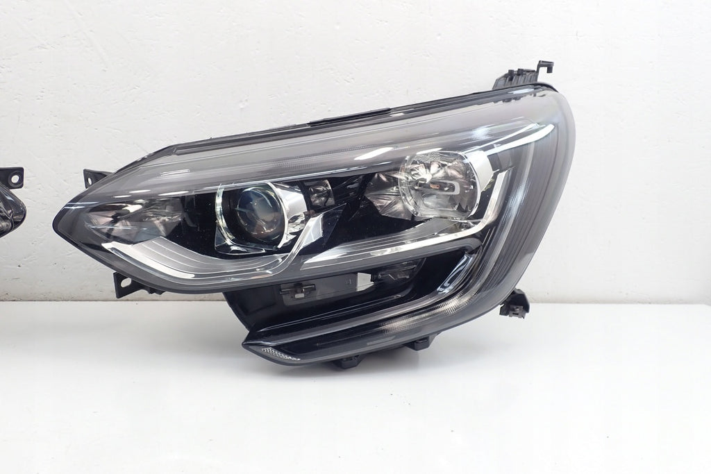 Frontscheinwerfer Renault Megane IV 260108478R 260607159R LED Ein Satz Headlight