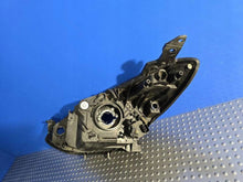 Laden Sie das Bild in den Galerie-Viewer, Frontscheinwerfer Mazda II D65151030 Rechts Scheinwerfer Headlight