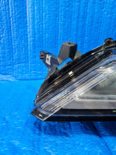 Laden Sie das Bild in den Galerie-Viewer, Frontscheinwerfer Mitsubishi Eclipse Cross EDM922-05010 LED Links Headlight