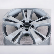 Load image into Gallery viewer, 1x Alufelge 18 Zoll 9.0&quot; 5x112 54ET Glanz Silber A2124013202 Mercedes-Benz