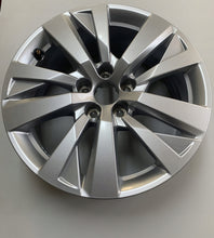 Load image into Gallery viewer, 1x Alufelge 17 Zoll 7.0" 5x108 42ET Glanz Silber 9809687177 Peugeot 5008 FEL7060973194nt