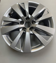 Laden Sie das Bild in den Galerie-Viewer, 1x Alufelge 17 Zoll 7.0" 5x108 42ET 9809687177 Peugeot 5008 Rim Wheel FEL7060973194nt
