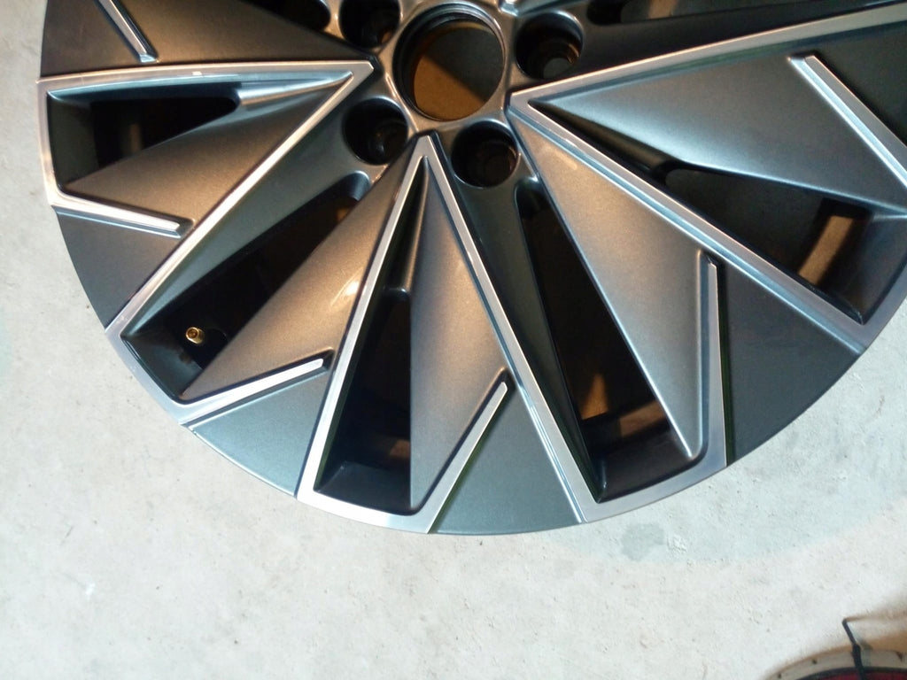 1x Alufelge 17 Zoll 6.5" 5x100 40ET Glanz Grau 658601025AA Mg Kamiq Rim Wheel