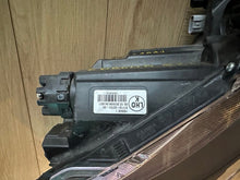 Load image into Gallery viewer, Frontscheinwerfer Toyota Corolla 81110-02 Rechts Scheinwerfer Headlight SCH4521390440ja