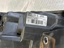 Laden Sie das Bild in den Galerie-Viewer, Frontscheinwerfer Dacia Dokker 260603007R 260109545R LED Ein Satz Headlight