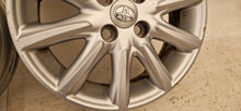 Laden Sie das Bild in den Galerie-Viewer, 1x Alufelge 15 Zoll 4.5&quot; 4x100 35ET Glanz Silber PW4570H006 Toyota Aygo