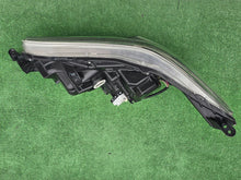 Load image into Gallery viewer, Frontscheinwerfer Toyota Hilux VII Rechts Scheinwerfer Headlight SCH4684491153ot