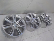 Laden Sie das Bild in den Galerie-Viewer, 1x Alufelge 20 Zoll 8.5" 5x120 45ET J8A2-1007-DA Land Rover Range Velar FEL5740717193ne