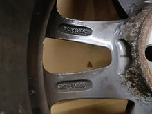 Laden Sie das Bild in den Galerie-Viewer, 1x Alufelge 16 Zoll 6.5&quot; 5x114.3 45ET Glanz Silber 42611-YY500 Mg Auris