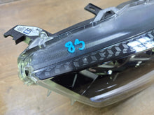 Laden Sie das Bild in den Galerie-Viewer, Frontscheinwerfer Toyota IV Yaris Links Scheinwerfer Headlight SCH2964032926mn