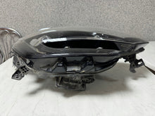 Laden Sie das Bild in den Galerie-Viewer, Frontscheinwerfer Renault Megane IV 260108478 Rechts Scheinwerfer Headlight SCH9470384632he