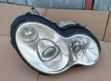 Laden Sie das Bild in den Galerie-Viewer, Frontscheinwerfer Mercedes-Benz W203 A2038203861 0301166276 Xenon Rechts