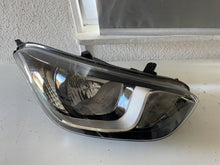 Laden Sie das Bild in den Galerie-Viewer, Frontscheinwerfer Hyundai I20 921021J510 Rechts Scheinwerfer Headlight SCH5423140718jj